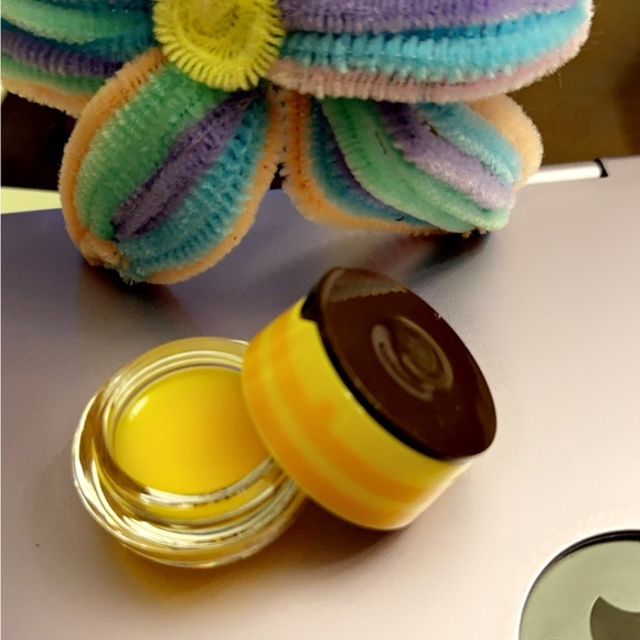 Other - 👄 lip balm 🍯🍯🐝🍯🍯 🫦